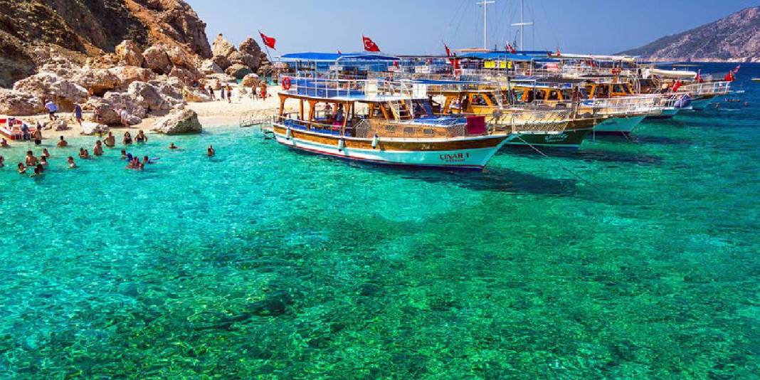 Suyun içine adım atmaya kıyamazsınız! Antalya’nın kalabalığından, gürültüsünden uzak: Eşsiz koy keşfinizi hak ediyor 5